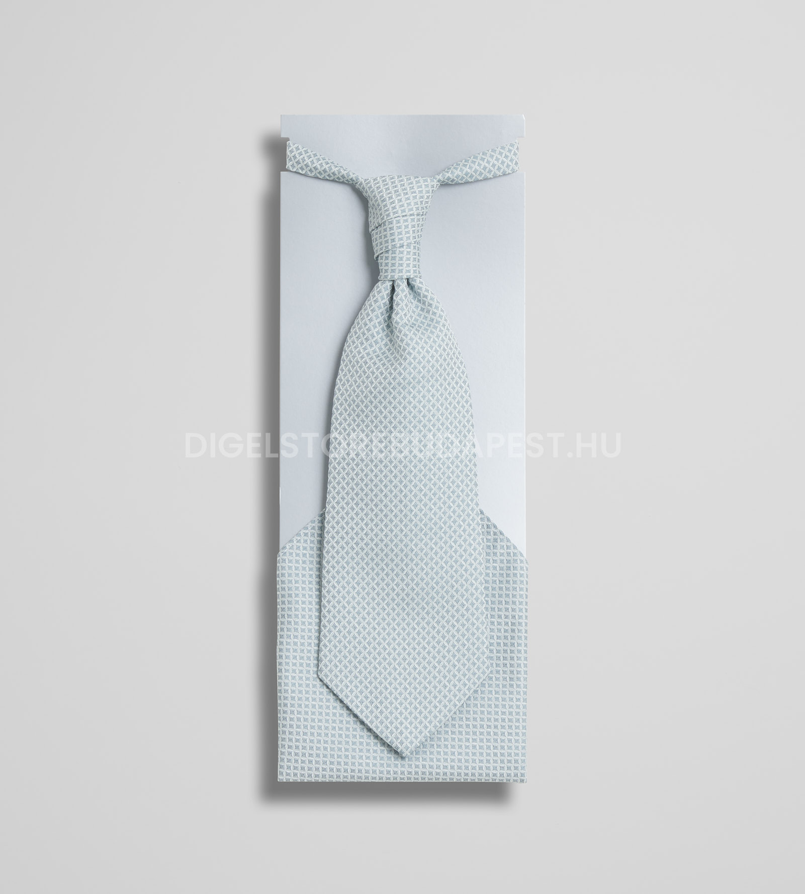 ceremony-zold-apromintas-francia-nyakkendo-diszzsebkendovel-Loy-1008928-56